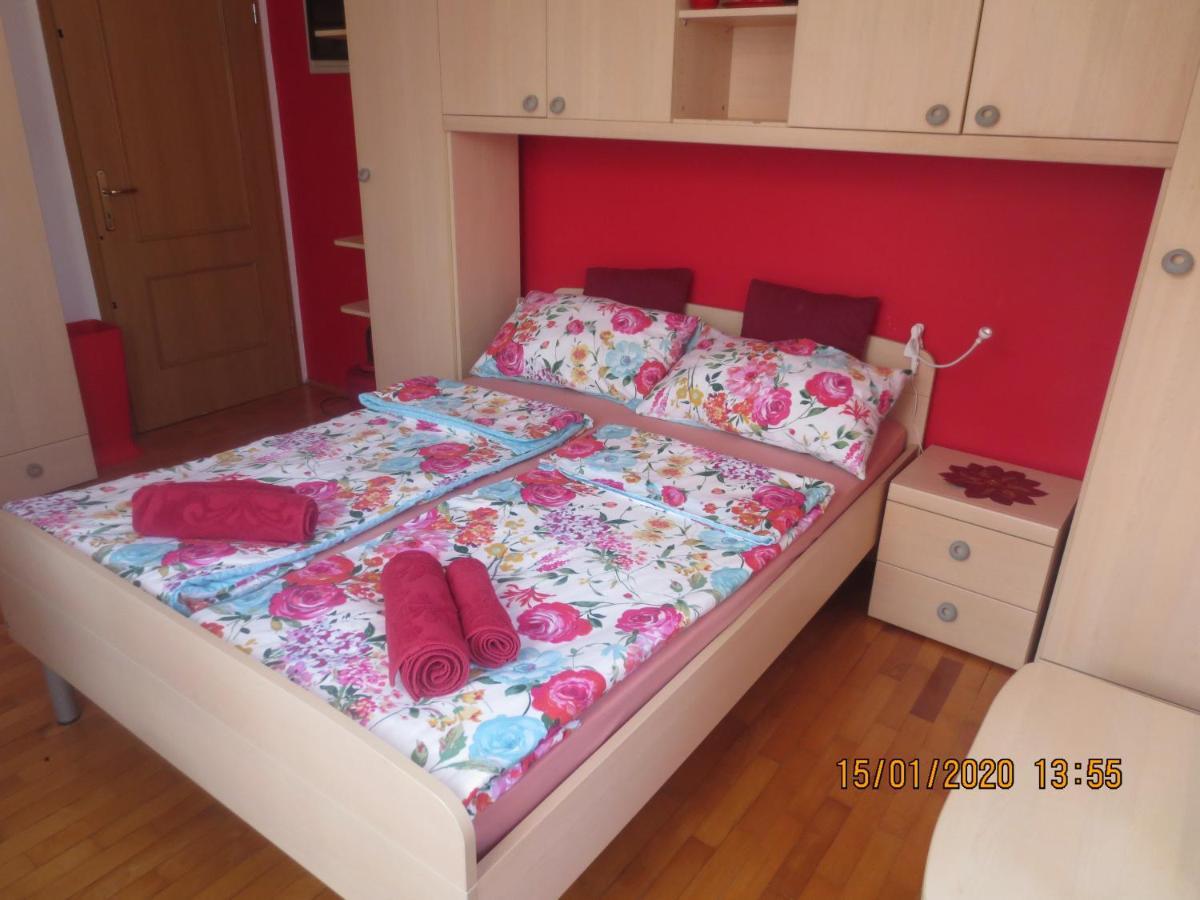 איזולה Apartments Vila Marija מראה חיצוני תמונה